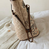 CHIC AND PLAYFUL: BEAR GRAFFITI FASHION TOTE BAG - Julie bags